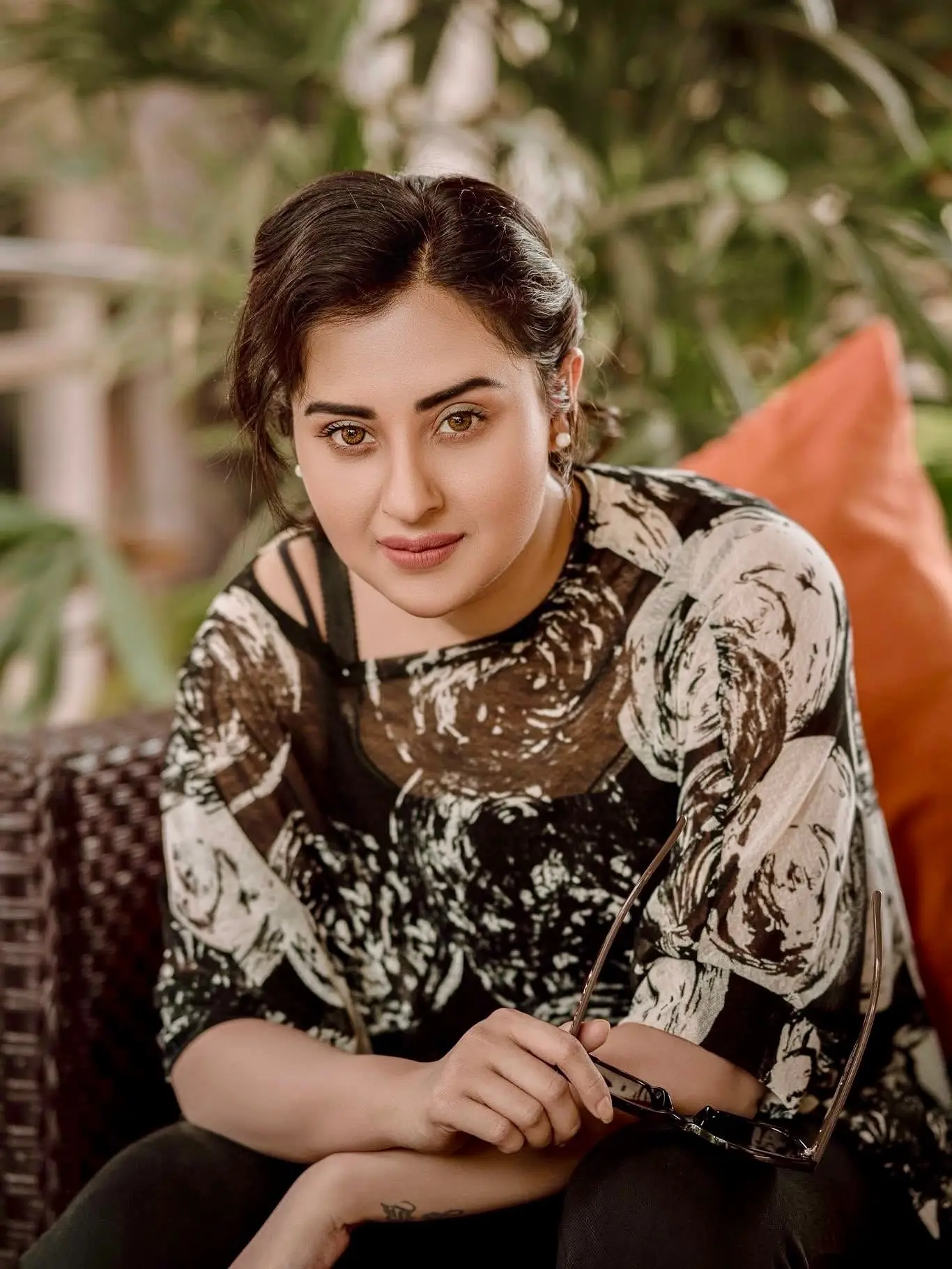 আবার মাতৃত্ব নিয়ে বুবলীর নরম জবাব