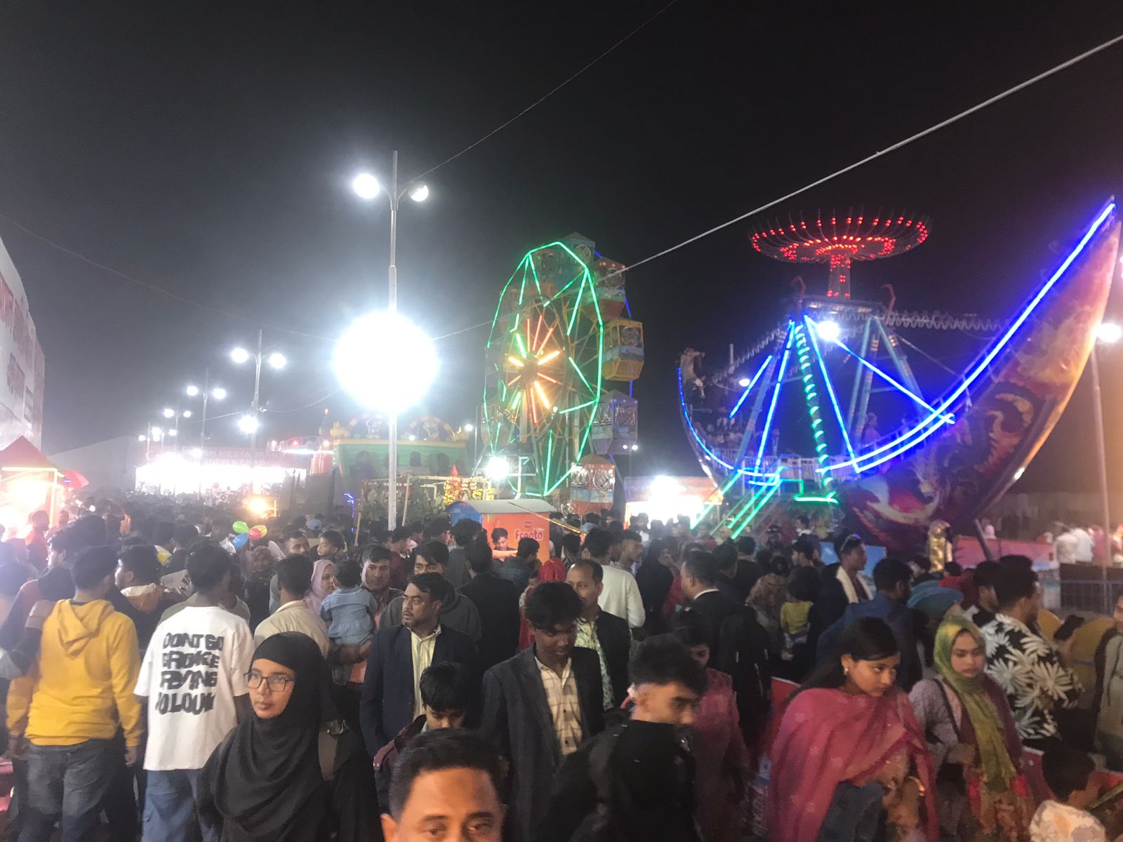 এবারের বাণিজ্য মেলায় যা পাওয়া যাচ্ছে