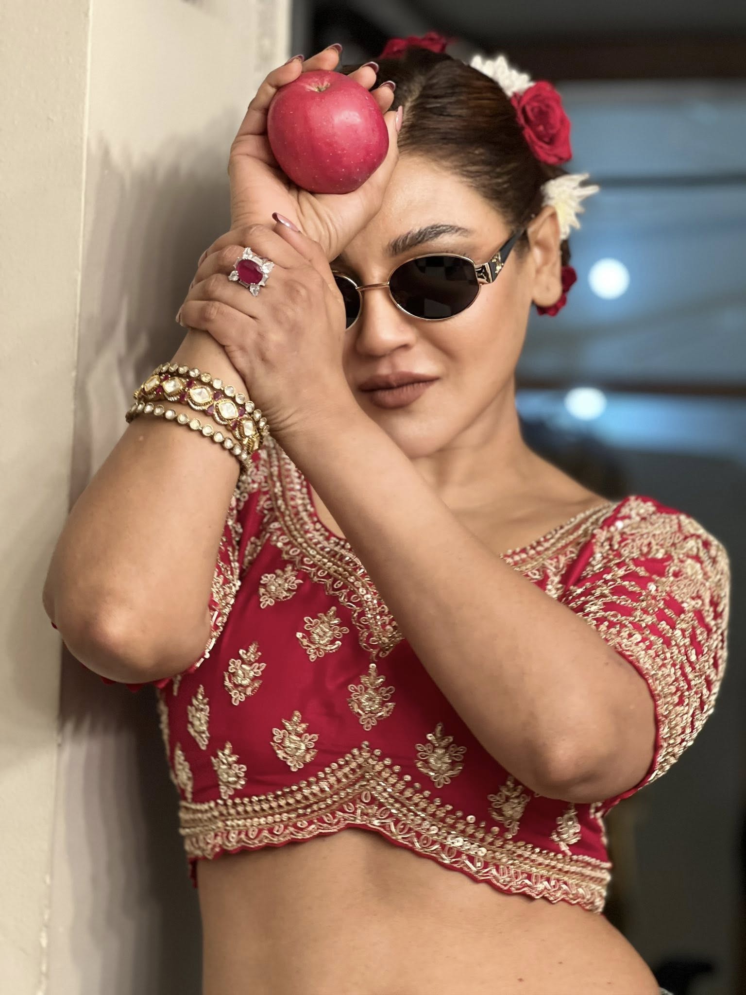 আপেল হওয়া বারণ জয়া আহসানের