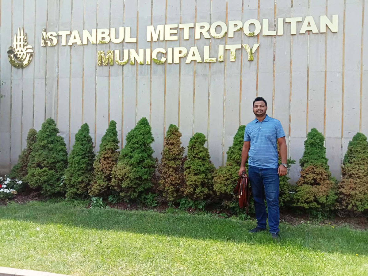 স্বর্ণালি আলোয় মোড়া এক নগরী ইস্তাম্বুল