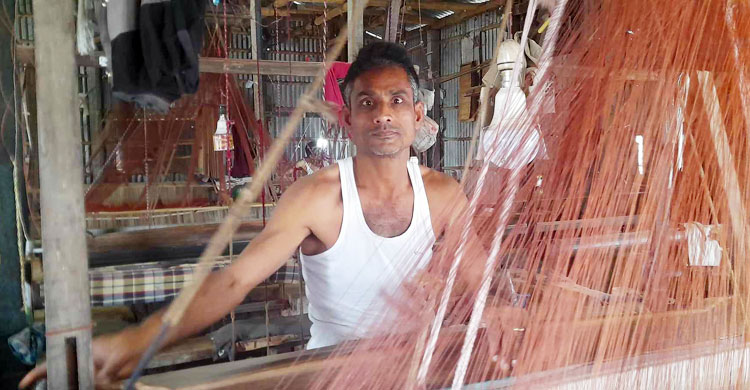 ঈদেও বেচাকেনা নেই ঈশ্বরদীর বেনারসী পল্লীতে