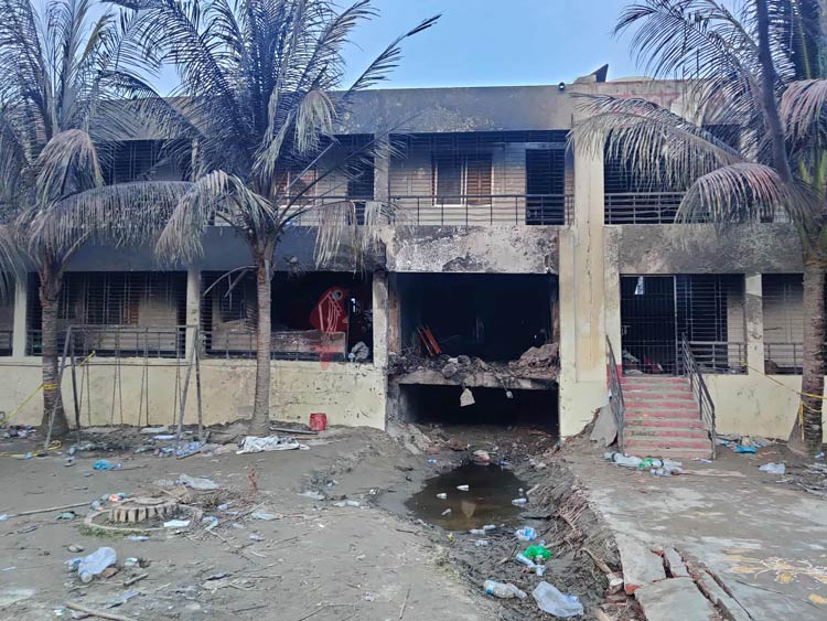 মাইলস্টোনের আকাশও যেন শোকে নত, উড়োজাহাজ উড়লেই কাঁপছে বুক