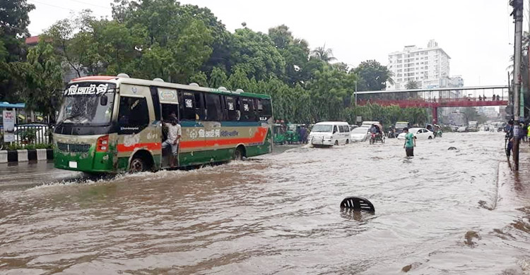 শরতের বৃষ্টিতেও ঢাকায় জলাবদ্ধতা, কাজে আসছে না কোনো উদ্যোগ