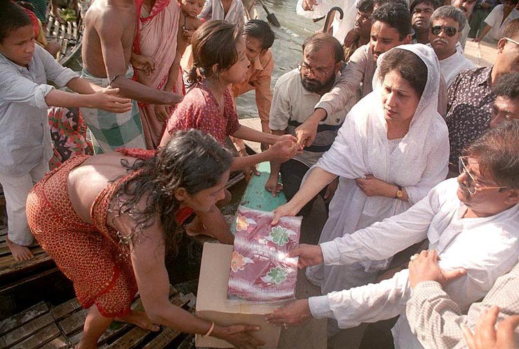 রাজনীতিতে অনিচ্ছুক খালেদা জিয়া যেভাবে বিএনপির হাল ধরেন