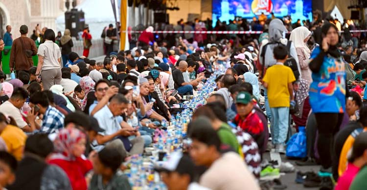 মারদেকা মাঠে ৫ হাজার মানুষের মিলনমেলা, সঙ্গী হলেন বাংলাদেশিরাও