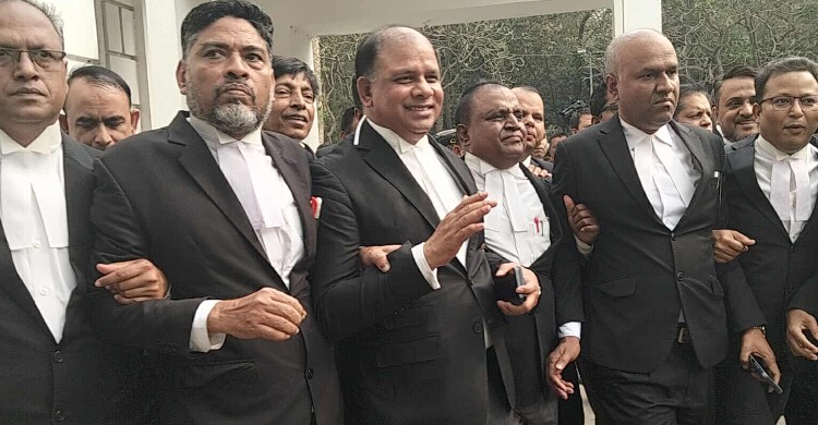 নিজ কার্যালয়ে বসলেন নবনিযুক্ত চিফ প্রসিকিউটর আমিনুল ইসলাম