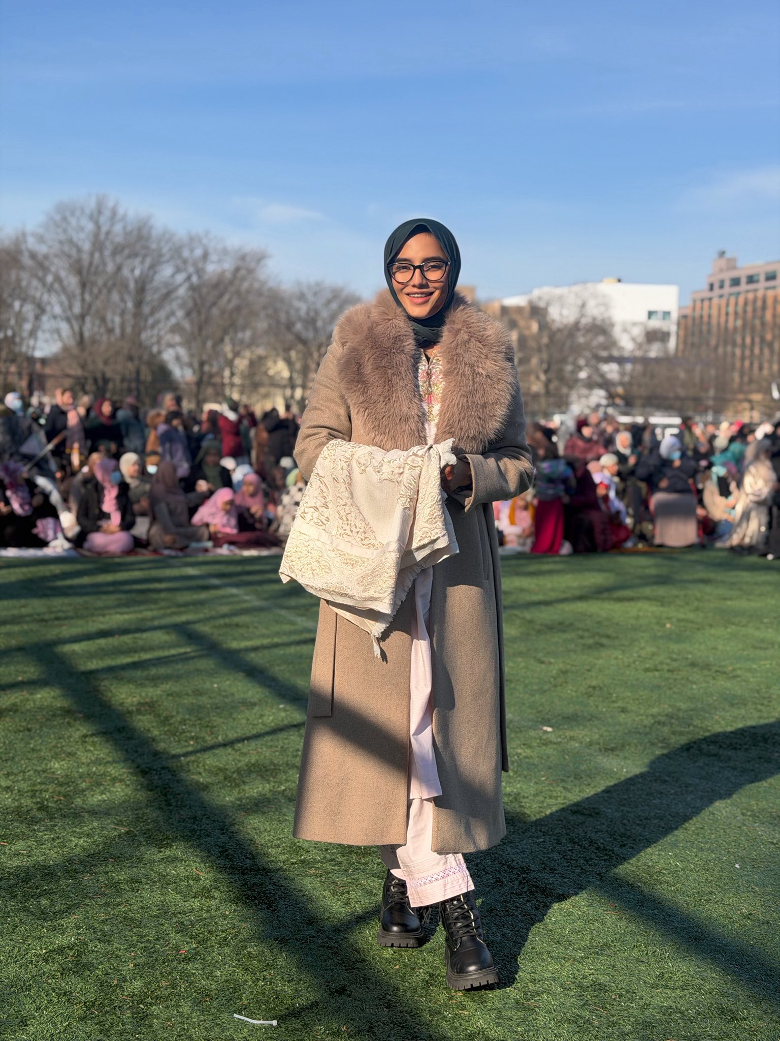 ঈদের নামাজ পড়লেন মাহি