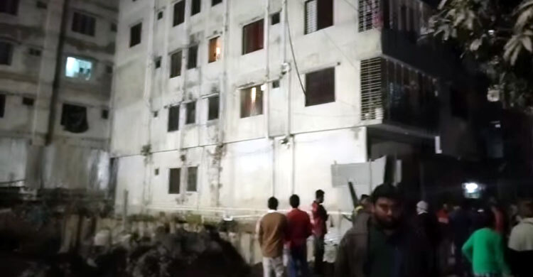 হেলেপড়া পাঁচতলা ভবনটি সিলগালা, নতুন ভবন নির্মাণকাজ বন্ধ