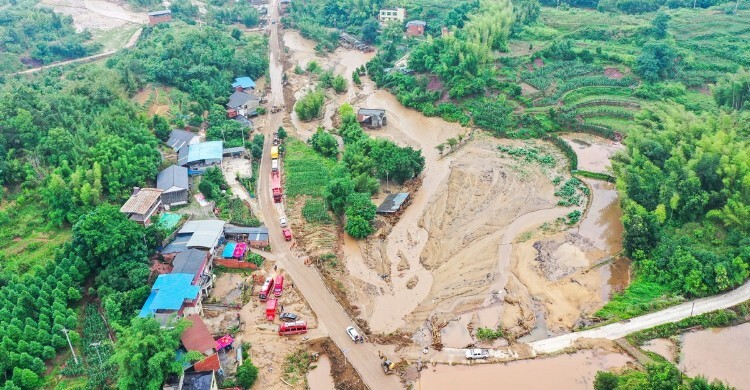ভারী বৃষ্টিতে চীনে ৯ জনের মৃত্যু, নিখোঁজ ১১
