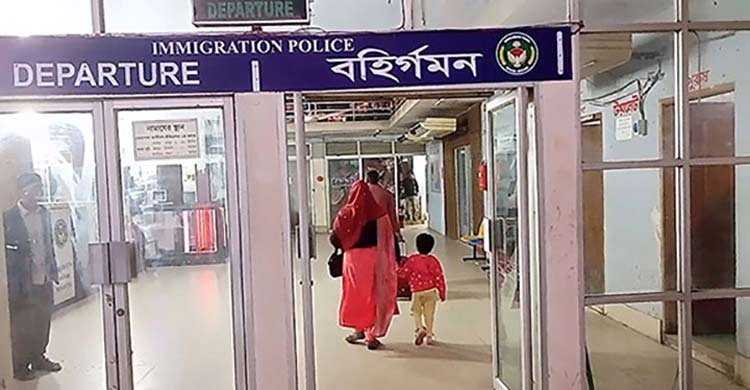 বেনাপোলে এক বছরে যাত্রী কমেছে অর্ধেক