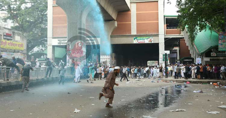 পাঠ ছেড়ে মাঠে শিক্ষকরা, ‘নির্লিপ্ত’ শিক্ষা মন্ত্রণালয়