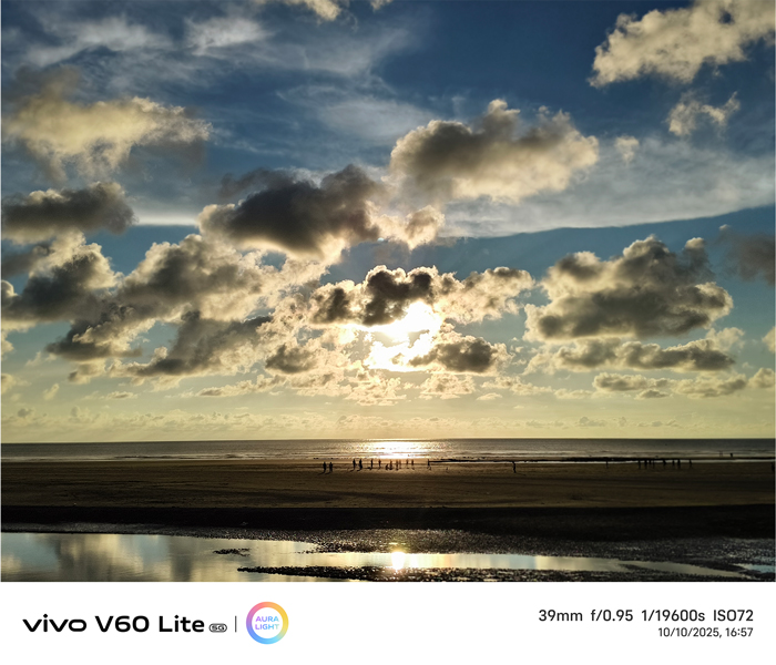 কক্সবাজারে সূর্যকে বিদায় জানানো