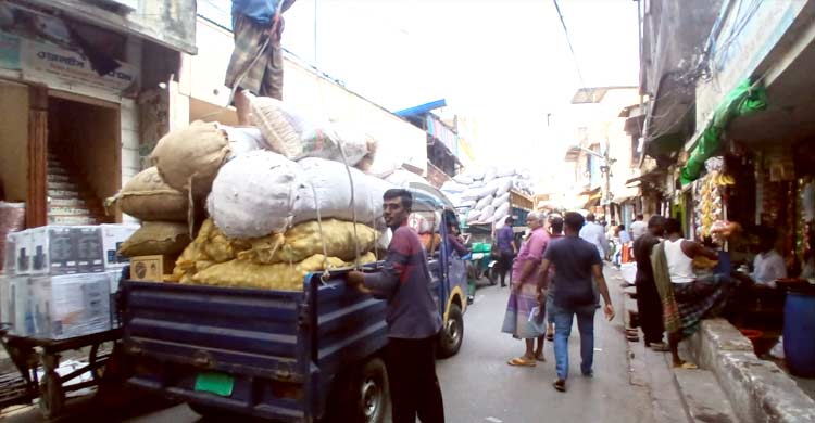 রমজানের আগাম ভোগ্যপণ্য আসছে খাতুনগঞ্জে, কমছে দাম