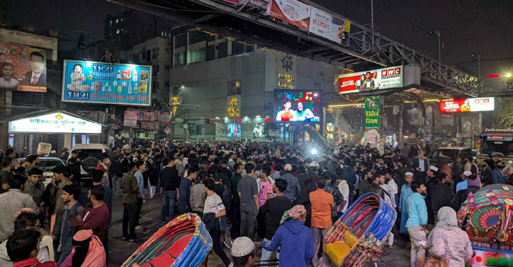 সায়েন্সল্যাব ও টেকনিক্যাল মোড়ে ৭ কলেজের শিক্ষার্থীদের অবরোধ
