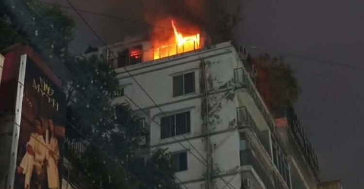 মোহাম্মদপুরে ৯ তলা ভবনে আগুন