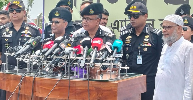 পশুবাহী গাড়ি জোর করে নির্দিষ্ট হাটে নেওয়া ঠেকাতে নজরদারি করছে র‍্যাব