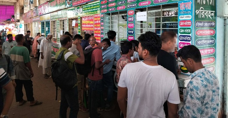 ঈদযাত্রায় বৃষ্টি বিড়ম্বনা, বাস টার্মিনালে বাড়ছে চাপ