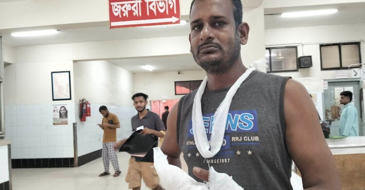 কোরবানি দিতে গিয়ে দুর্ঘটনা, আহতরা যাচ্ছেন পঙ্গু হাসপাতালে