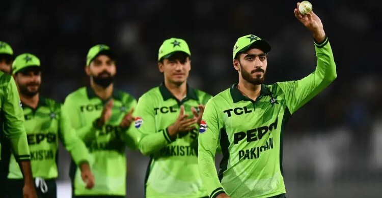 অভিষেকেই ব্যাটে-বলে ঝলক তরুণের, অস্ট্রেলিয়াকে হারালো পাকিস্তান