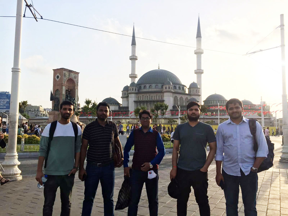 স্বর্ণালি আলোয় মোড়া এক নগরী ইস্তাম্বুল