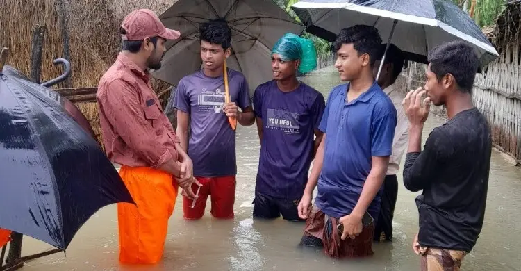 ভারী বর্ষণে কক্সবাজারে উদ্ধার অভিযানে আনসার-ভিডিপি