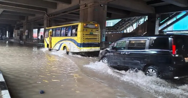 কাজীপাড়া ও শেওড়াপাড়া মেট্রোরেল স্টেশনের নিচে এখনও পানি
