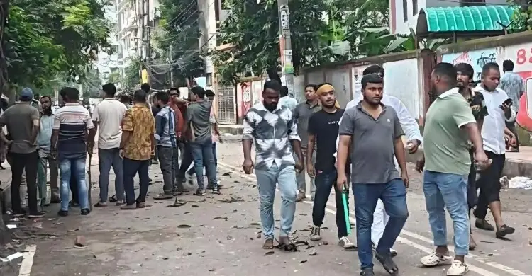 ঢাকা আলিয়া মাদরাসায় ছাত্রদল-শিবিরের দফায় দফায় সংঘর্ষ