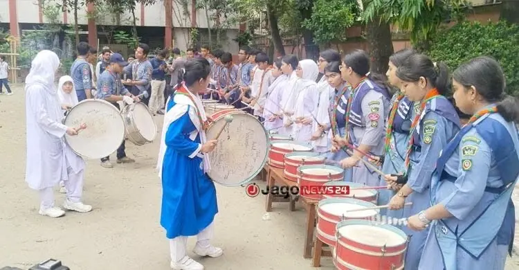 আনন্দে মাতোয়ারা মতিঝিল আইডিয়ালের শিক্ষার্থীরা