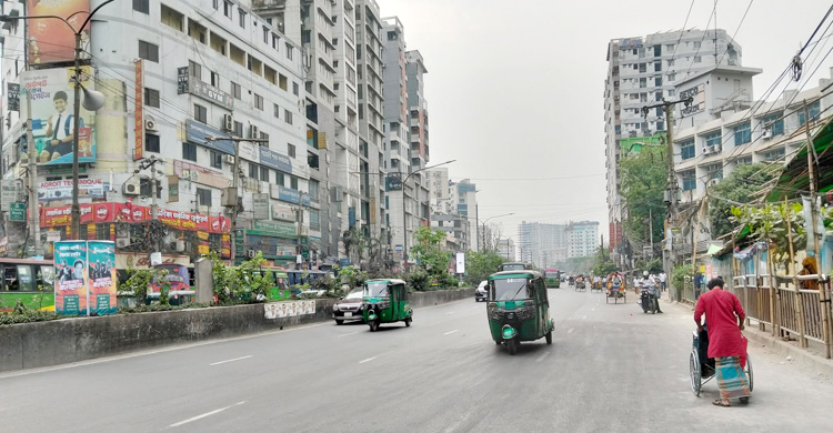 স্বাভাবিক হয়নি ঢাকার যান চলাচল, এখনো যাত্রী স্বল্পতা গণপরিবহনে