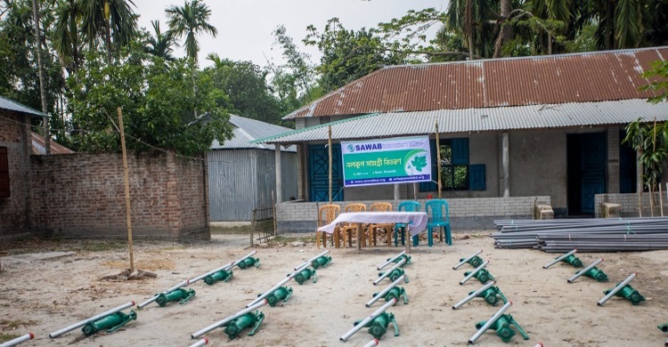 লালমনিরহাটে ৩৫টি মসজিদ-মাদরাসায় ওজুখানা নির্মাণসামগ্রী বিতরণ