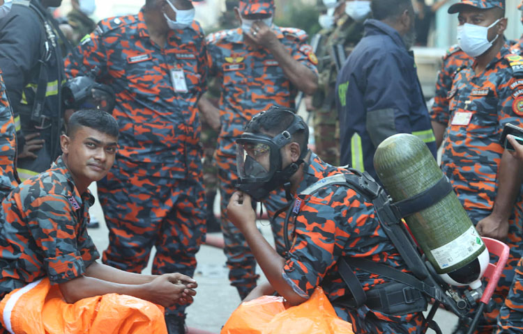 কেমিক্যাল গোডাউনে অগ্নিকান্ডের পরের অবস্থা, ছবি-মাহবুব আলম