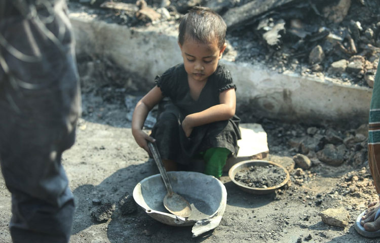 আগুন শুধু ঘরই না, পুড়ায় মানুষের ভরসাও