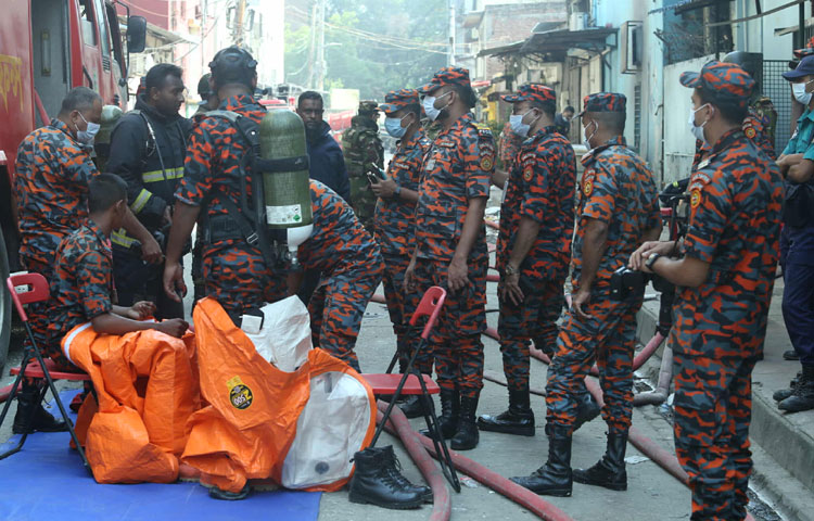কেমিক্যাল গোডাউনে অগ্নিকান্ডের পরের অবস্থা, ছবি-মাহবুব আলম