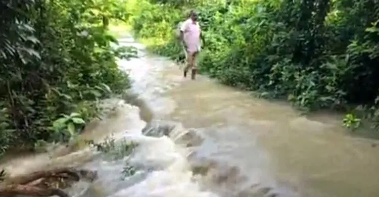 ফেনীর মুহুরী নদীর পানি বাড়ছে, জনমনে আতঙ্ক