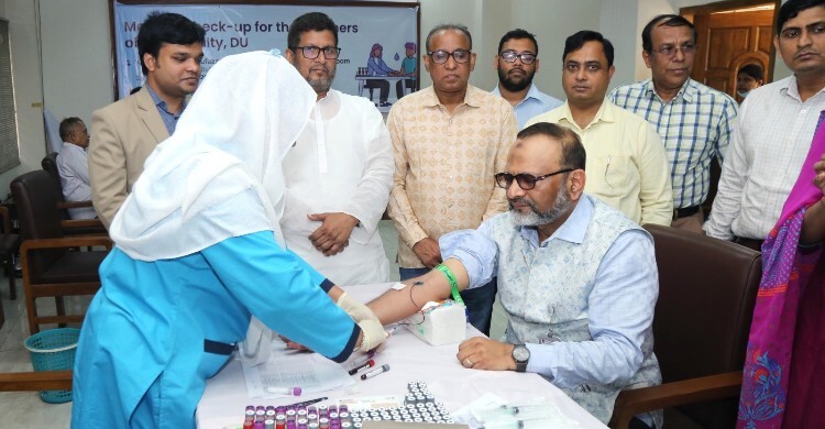 ঢাবিতে শিক্ষকদের জন্য ২ দিনব্যাপী মেডিকেল ক্যাম্প শুরু