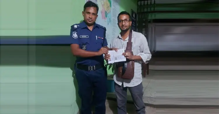 বিদেশফেরত যাত্রী রেখে চলে গেল হানিফের বাস, ৯৯৯ এ উদ্ধার পাসপোর্ট-লাগেজ