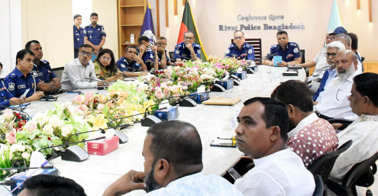 ঈদযাত্রায় নৌপথে নাশকতা রোধে কাজ করছে নৌ পুলিশ