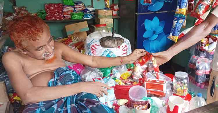 দোকানে চুরিতে ভেঙে পড়েছেন প্রতিবন্ধী দেলু