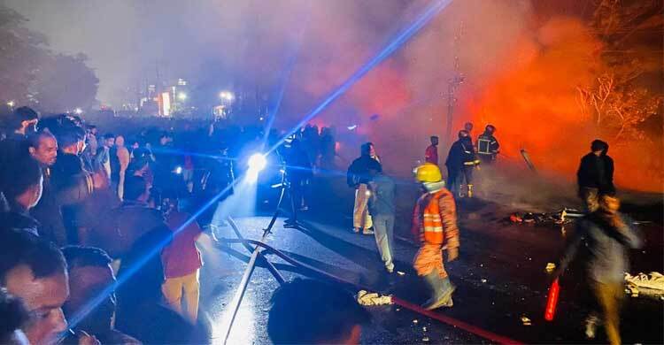 সীতাকুণ্ডে আগুনে পুড়লো ১২ দোকান, কোটি টাকার ক্ষতি