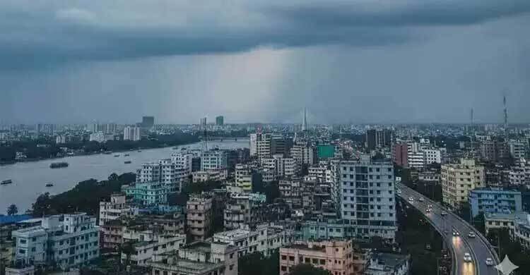 বসন্তের সকালে ঢাকার আকাশে মেঘের আনাগোনা