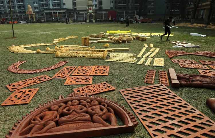 ঢাকা বিশ্ববিদ্যালয়ের জগন্নাথ হল চত্বরে চলছে সরস্বতী পূজার প্রস্তুতি