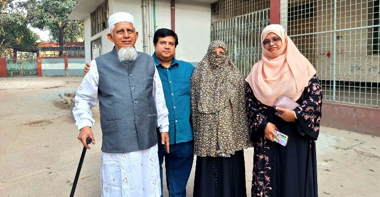 ‘হানাহানিমুক্ত বাংলাদেশ চাই’—সপরিবারে ভোট দিয়ে মুক্তিযোদ্ধা ইউসুফ