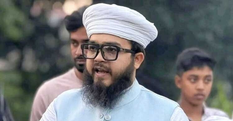 সংসদে নামাজ পড়তে গিয়ে জুতা হারালেন সংসদ সদস্য হানজালা