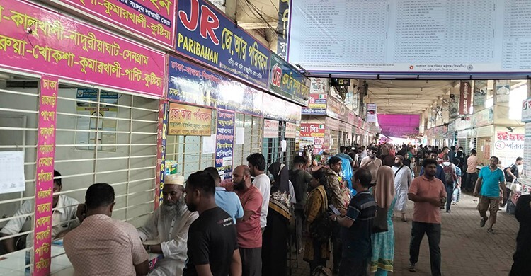 গাবতলীতে ঘরমুখো মানুষের চাপ, টিকিট মিলছে কাউন্টারেই