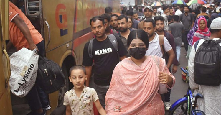 শহর ছেড়ে শেকড়ের পথে যাত্রা, ধোলাইপাড়ে জনস্রোত
