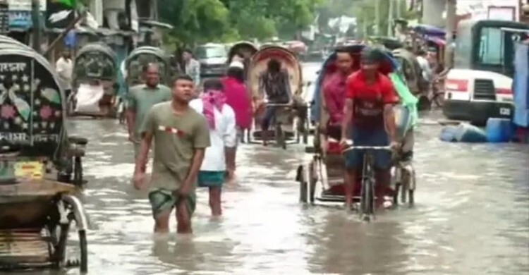 ৪০ মিনিটের বৃষ্টিতেই ডুবলো চট্টগ্রাম, ছুটির দিনে দুর্ভোগ