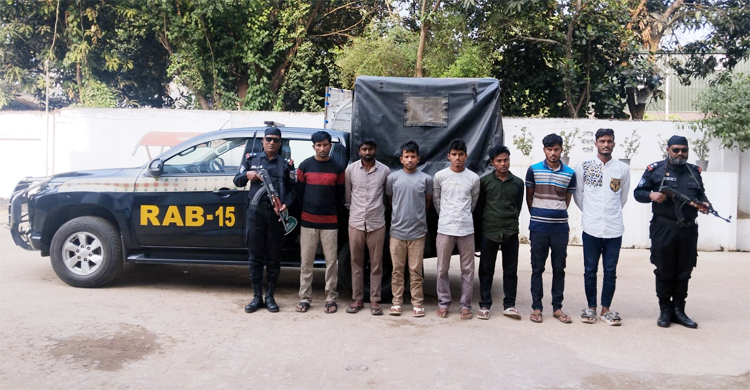 নাজিরারটেকে ডাকাতির প্রস্তুতিকালে অস্ত্রসহ গ্রেফতার ৭