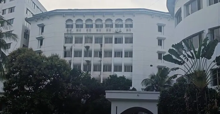 এক সহকারী অ্যাটর্নি জেনারেলকে অব্যাহতি