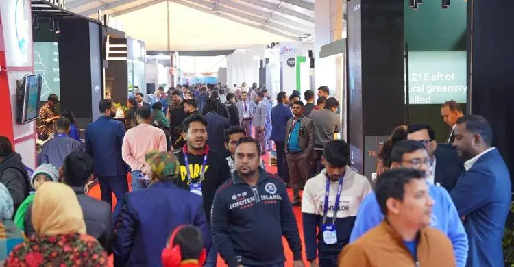 ছুটির দিনে জমজমাট আবাসন মেলা