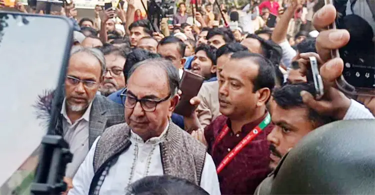 হাদিকে দেখতে এসে ঢামেকে তোপের মুখে মির্জা আব্বাস